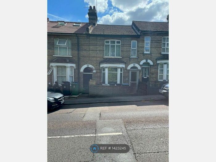 3 Bedroom Terraced House To Rent In Wiggenhall Road, Watford, WD18