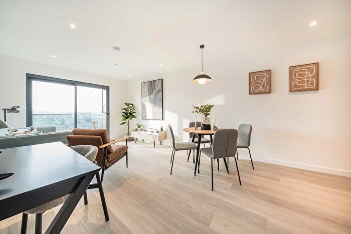 1 Bedroom Flat For Sale In Plough Road, Battersea, SW11