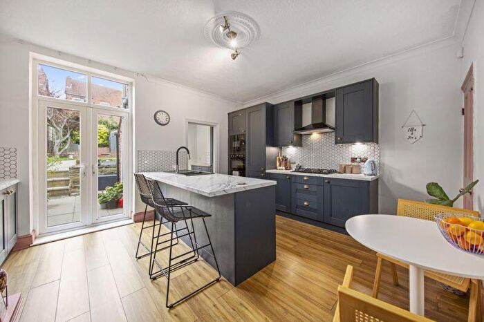3 Bedroom Terraced House For Sale In Alexandra Road West, Chesterfield, S40