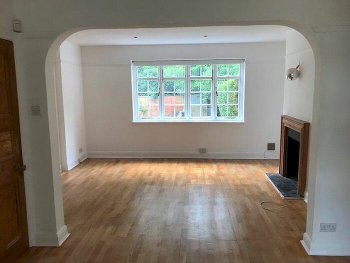 3 Bedroom Semi-Detached House To Rent In Denman Drive South, London, NW11