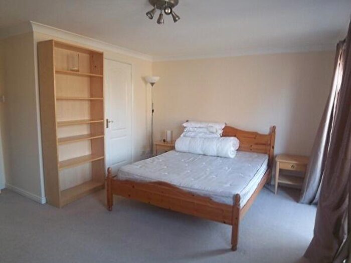 2 Bedroom Apartment To Rent In Schooner Close, Isle Of Dogs, London, E14