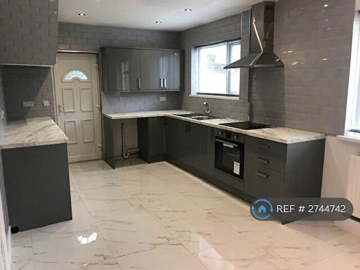 3 Bedroom Semi-Detached House To Rent In Southfield Road, Huddersfield, HD5