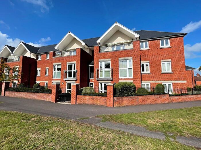 2 Bedroom Apartment For Sale In Haven Court, Southampton Road, Hythe, SO45