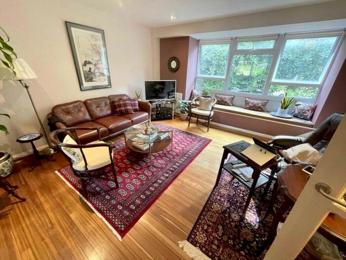 2 Bedroom Maisonette To Rent In Treemount Court, Grove Avenue, KT17