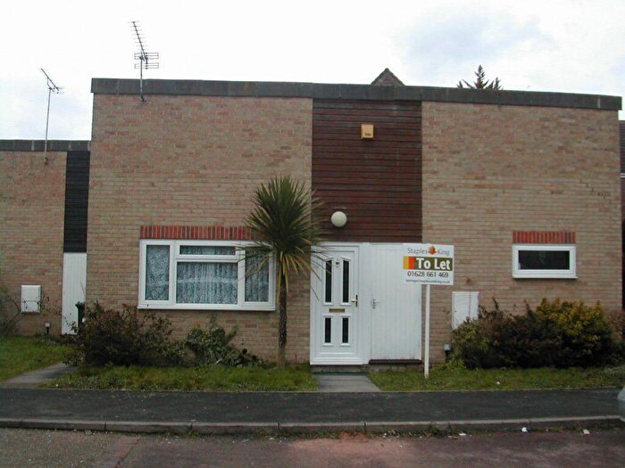 2 Bedroom Maisonette To Rent In Rochford Gardens, Slough, SL2