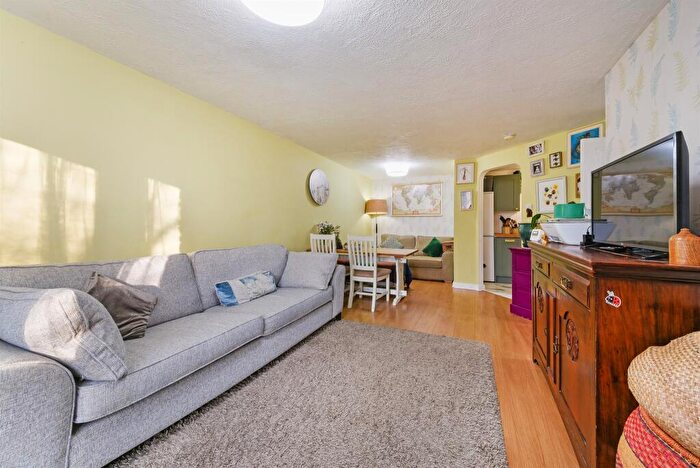 2 Bedroom Flat For Sale In Haling Park Road, South Croydon, CR2