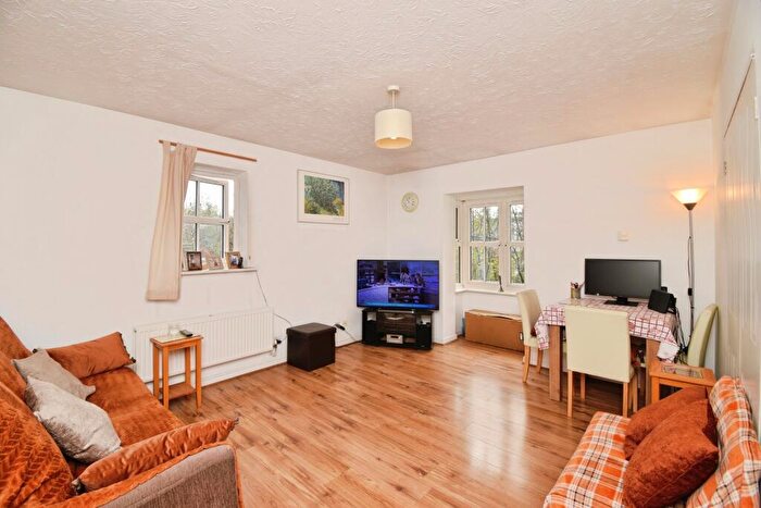 2 Bedroom Flat For Sale In Yeoman Close, London, E6