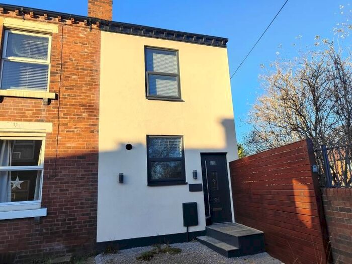 2 Bedroom Terraced House To Rent In Park View, Wakefield, WF2
