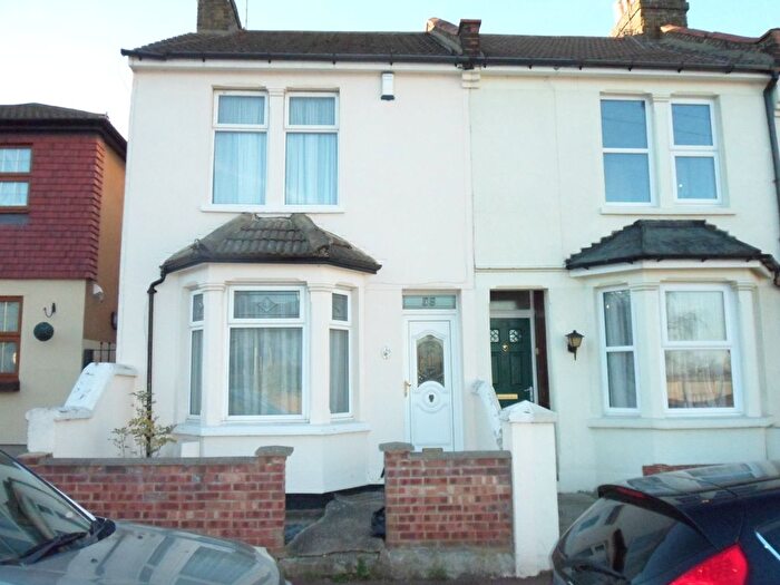 3 Bedroom Terraced House To Rent In Balfour Road, Chatham, ME4