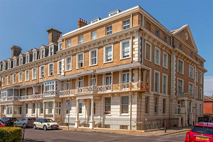 1 Bedroom Flat For Sale In Heene Terrace, Worthing, BN11