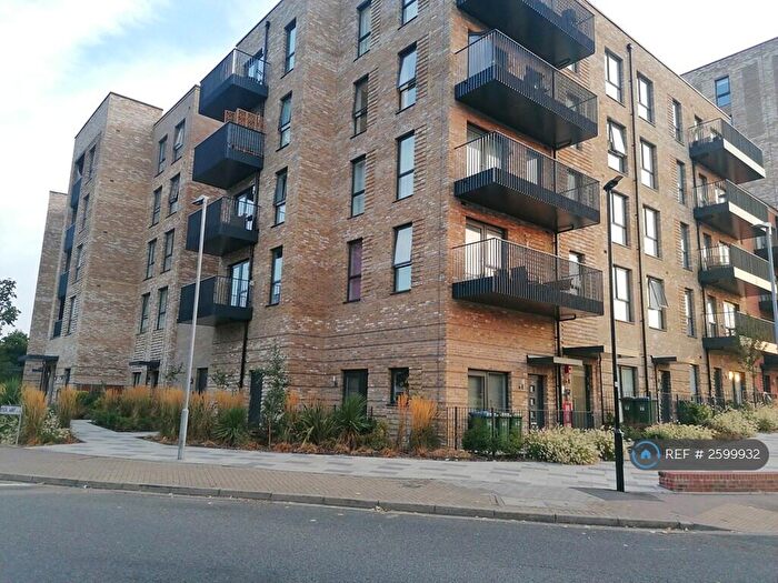 3 Bedroom Maisonette To Rent In Vousden Grove, London, SE28