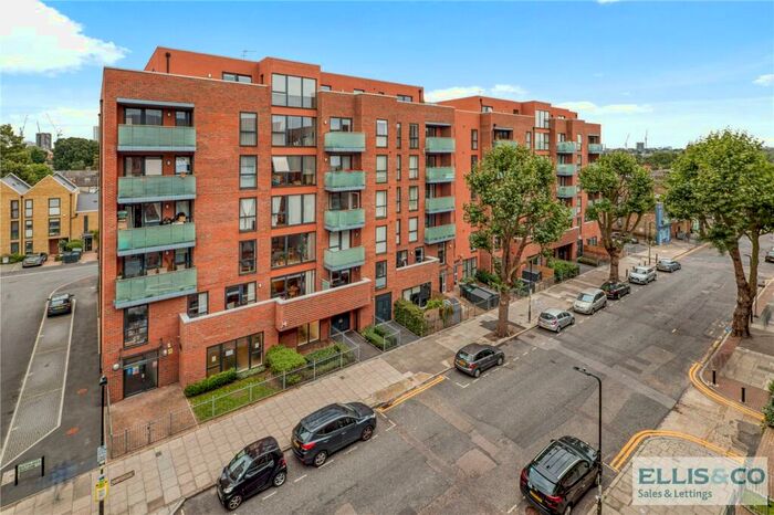 3 Bedroom Apartment To Rent In Dovetail Place, Lawrence Road, London, N15