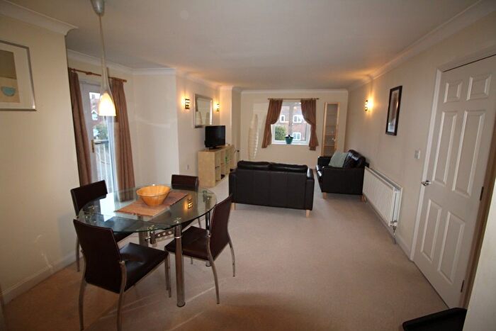 2 Bedroom Flat To Rent In Marina Way, Abingdon, OX14