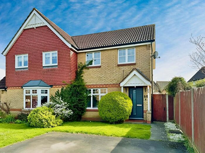 3 Bedroom Semi-detached House For Sale In Vincent Place, Kennington, TN24