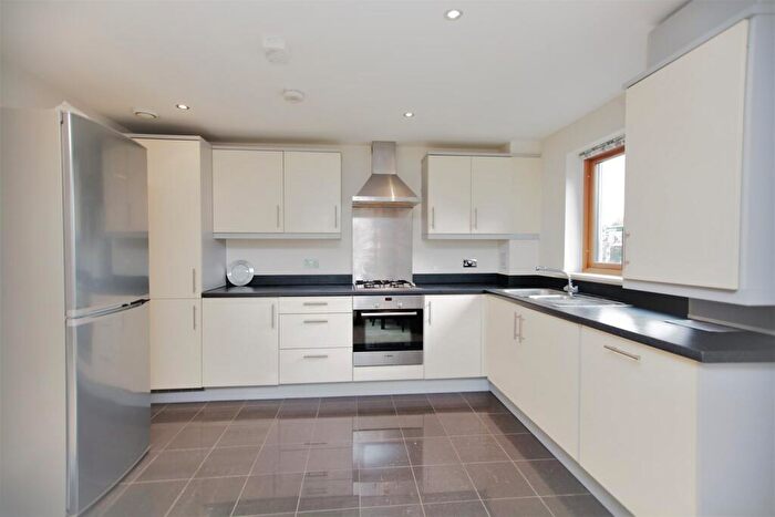 2 Bedroom Flat To Rent In Liberty Court, Great North Way, Hendon, NW4