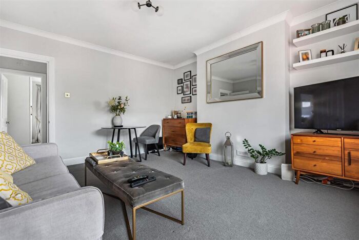 2 Bedroom Flat To Rent In Surbiton Road, Kingston Upon Thames, Surrey, KT1