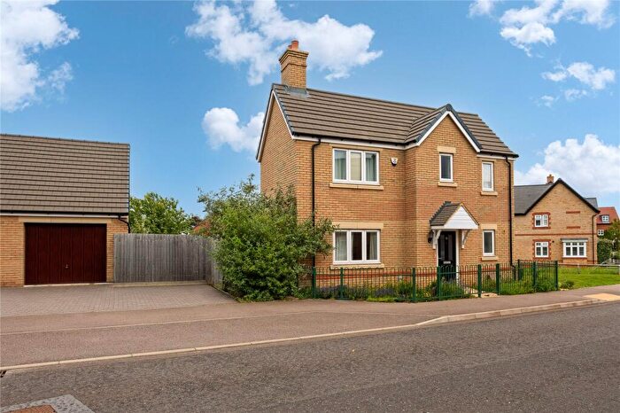 4 Bedroom Detached House For Sale In Poppy Drive, Ampthill, Bedfordshire, MK45