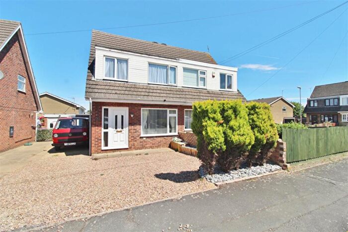 3 Bedroom Semi-Detached House For Sale In Valley Road, Grantham, NG31