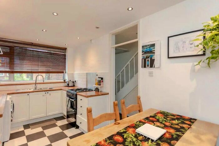 2 Bedroom Flat To Rent In Hevelius Close, London, SE10
