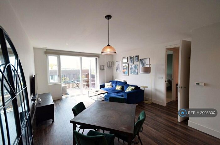 1 Bedroom Flat To Rent In Moulding Lane, London, SE14