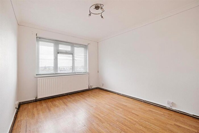 2 Bedroom Apartment To Rent In Mill Lane, Woodford Green, IG8
