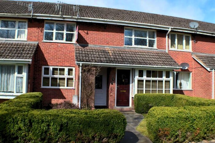 2 Bedroom Maisonette To Rent In Chesford Grove, Stratford-upon-Avon, CV37