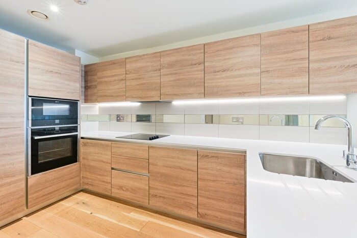 2 Bedroom Flat For Sale In Deveraux House, London, SE18