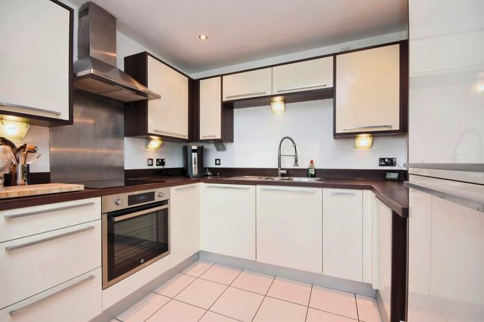 1 Bedroom Flat For Sale In Marconi Plaza, City Centre, Chelmsford, CM1