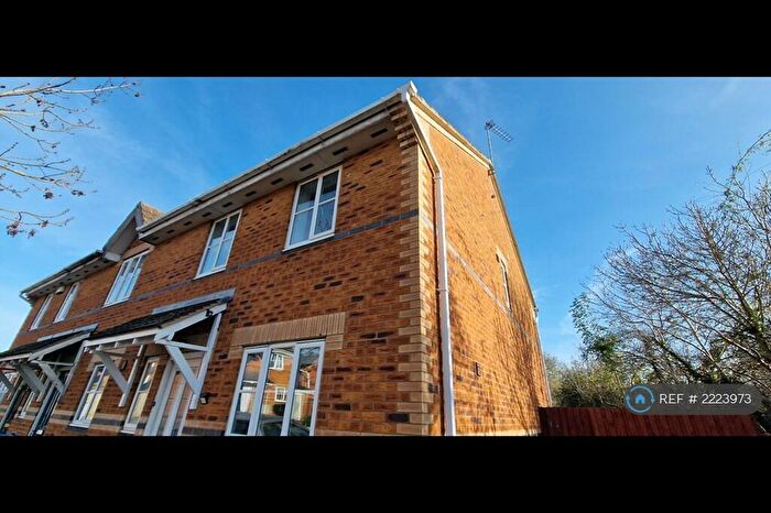 3 Bedroom End Of Terrace House To Rent In Redgrave Close, Kettering, NN15
