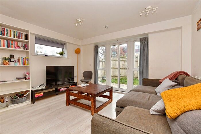 2 Bedroom Flat For Sale In Weighton Road, London, SE20