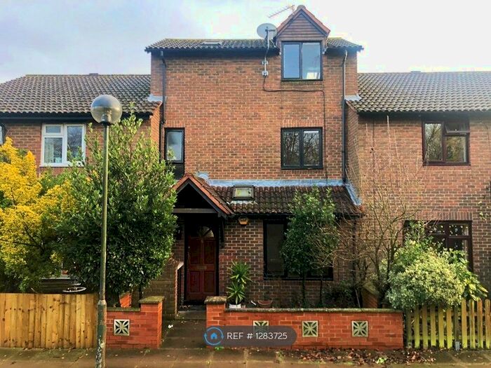 4 Bedroom Terraced House To Rent In Starling Walk, Hampton TW12