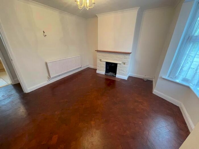 2 Bedroom Flat To Rent In Hale Lane, London, NW7