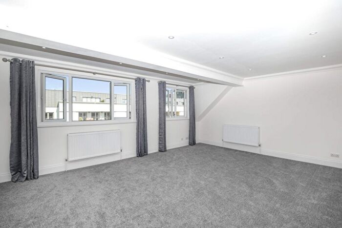 2 Bedroom Apartment To Rent In Clarendon Road, Southsea, PO4