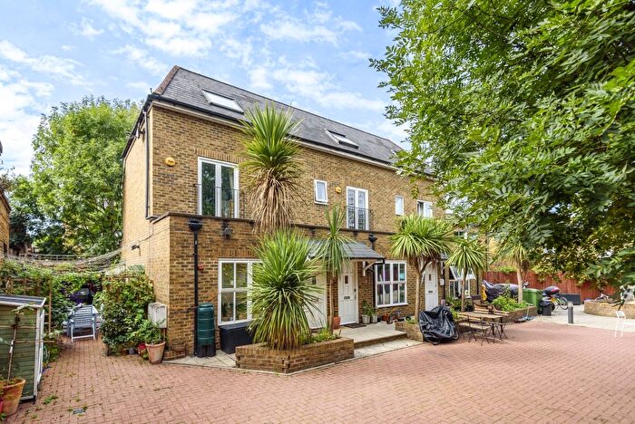 2 Bedroom Detached House To Rent In Doverfield Road, London, SW2