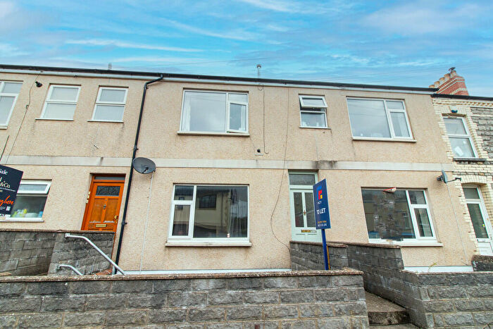 2 Bedroom Apartment To Rent In Queens Road, Penarth, CF64