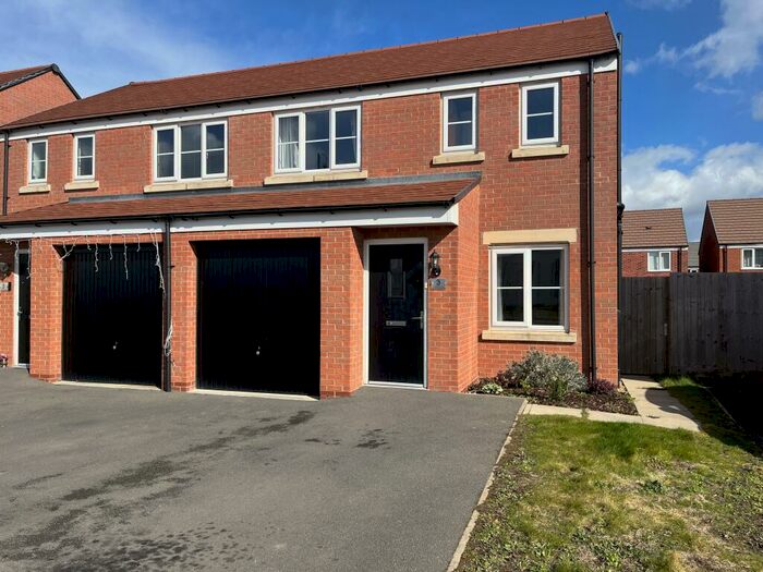 3 Bedroom House To Rent In Carolside Grove, Hampton Gardens, Peterborough, PE7