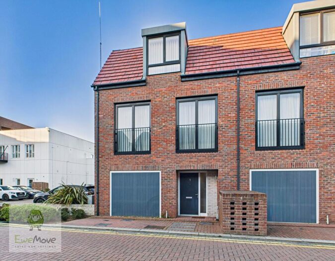 3 Bedroom Town House For Sale In Thalia Way, Rochester, ME1