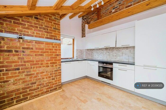 1 Bedroom Flat To Rent In Smithbrook Kilns, Cranleigh, GU6