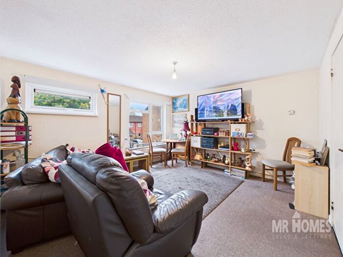 1 Bedroom Flat For Sale In Taff Embankment, Grangetown, Cardiff, CF11