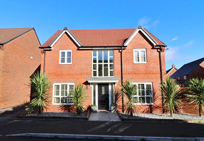 4 Bedroom Detached House For Sale In Troon Road, Botley, SO32