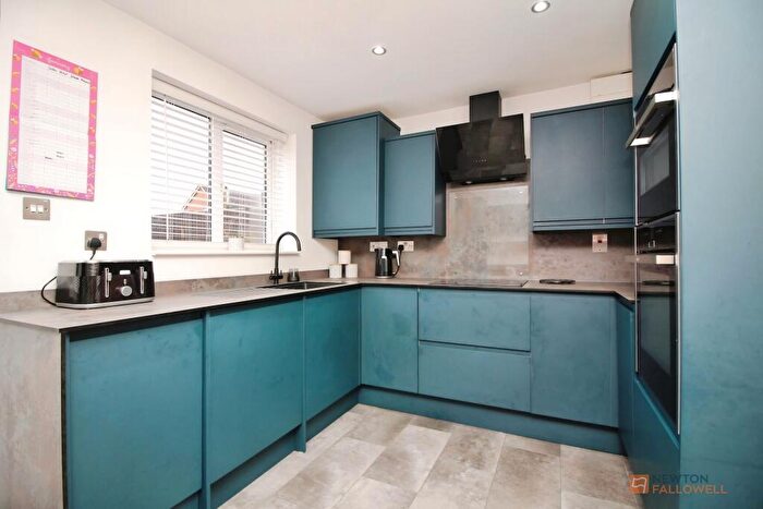 3 Bedroom Town House For Sale In Burchnall Road, Leicester, LE3
