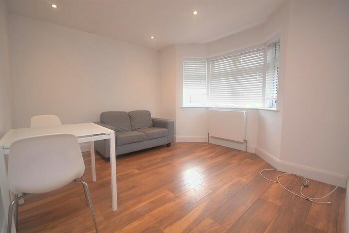 1 Bedroom Flat To Rent In Goldsmid Road, Reading, RG1