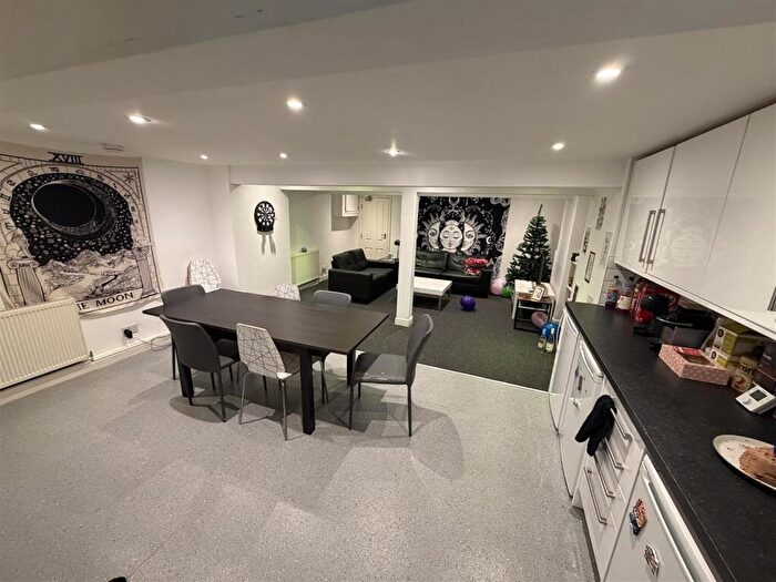 6 Bedroom Terraced House To Rent In Lewes Road, Brighton, BN2