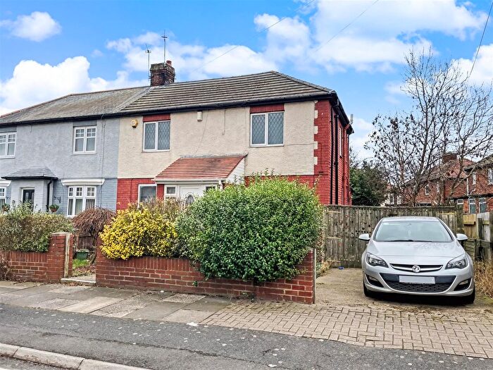 3 Bedroom Semi Detached House For Sale In Etal Crescent, Jarrow, NE32