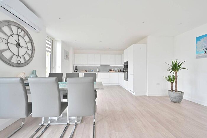 3 Bedroom Flat To Rent In College Road, Harrow, HA1