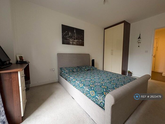 2 Bedroom Flat To Rent In Adenmore Road, London, SE6