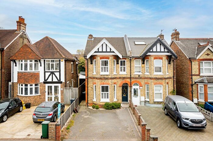 3 Bedroom Semi Detached House For Sale In London Road, Redhill, RH1