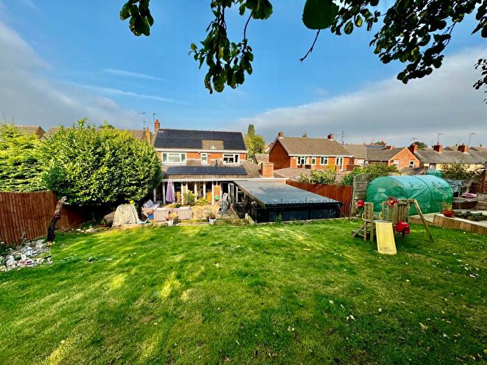 5 Bedroom Detached House For Sale In Newtown Road, Raunds, Wellingborough, NN9