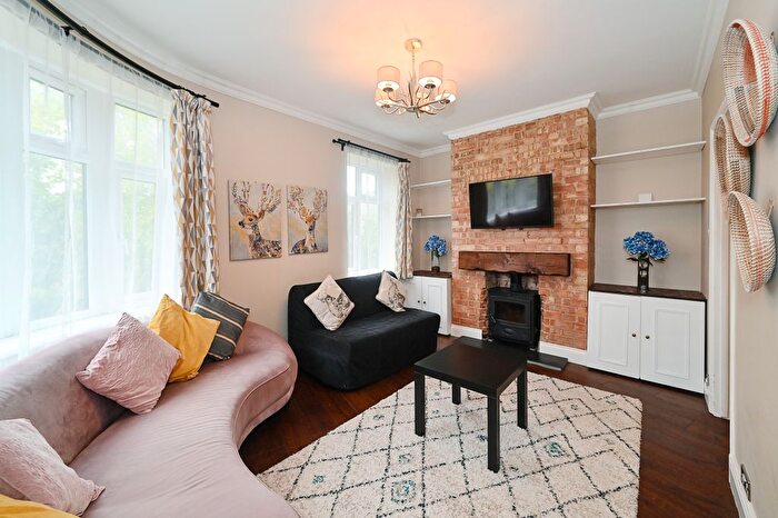 2 Bedroom Flat For Sale In Fortune Green Road, London, NW6
