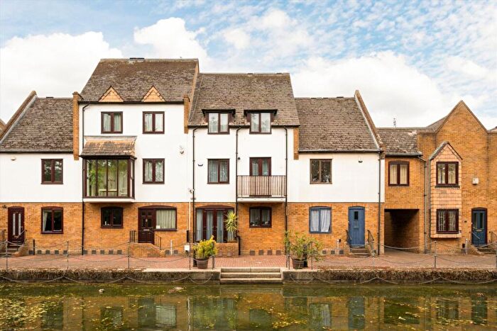 4 Bedroom House For Sale In Waterman Way, Wapping, E1W